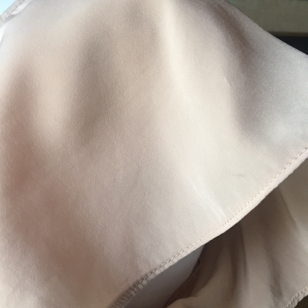 GAP 🌟 Fawn Colored & Soft Ruffled Blouse - Picture 3 of 7